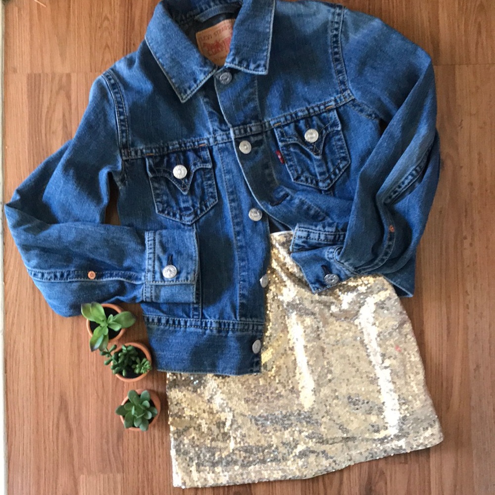 HP✨Gorgeous gold sequin mini skirt - Picture 6 of 8